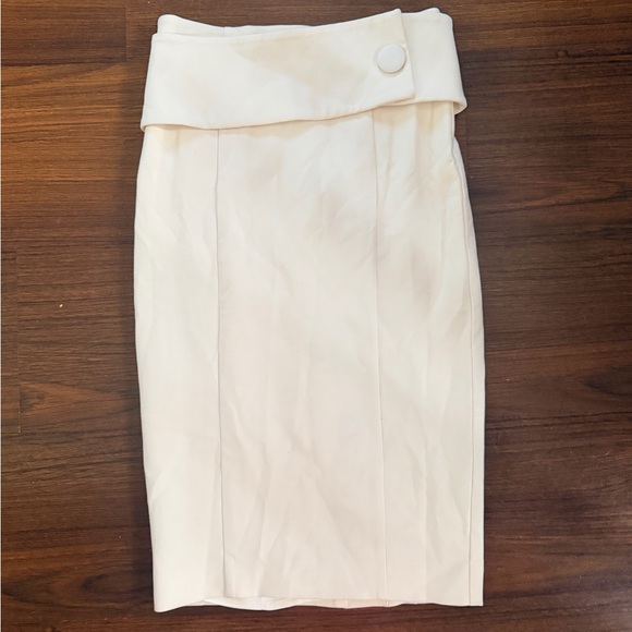 Marciano Dresses & Skirts - Marciano Los Angeles White Pencil Skirt Size 0